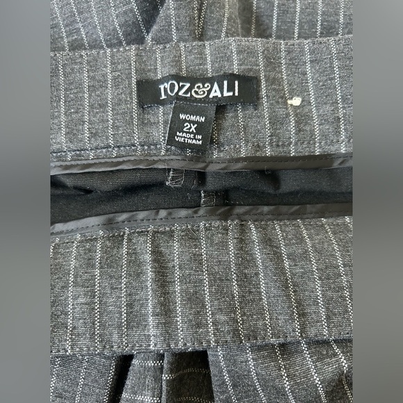 NWOT ROZ & ALI PIN STRIPED WIDE LEG TROUSERS. XL WRINKLE FREE, FLATTERING FIT - Picture 4 of 12